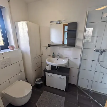 Διαμέρισμα 2 Schlaf- & 2 Badezimmer - Direkte Busverbindung Bis Koeln Hbf, Messe