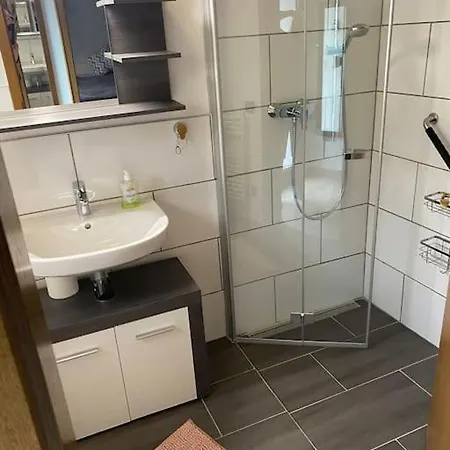 Διαμέρισμα 2 Schlaf- & 2 Badezimmer - Direkte Busverbindung Bis Koeln Hbf, Messe