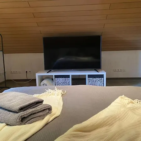 Διαμέρισμα 2 Schlaf- & 2 Badezimmer - Direkte Busverbindung Bis Koeln Hbf, Messe