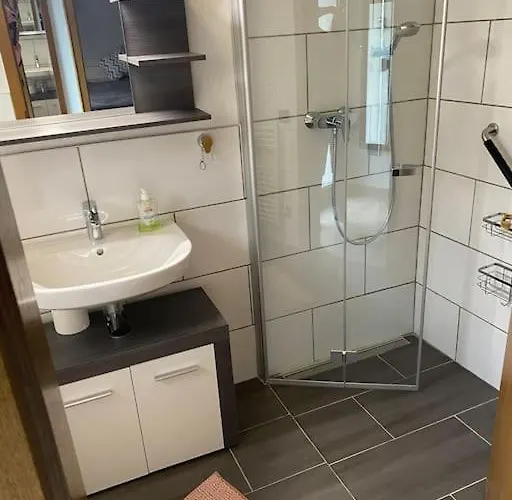 Appartement 2 Schlaf- & 2 Badezimmer - Direkte Busverbindung Bis Koeln Hbf, Messe