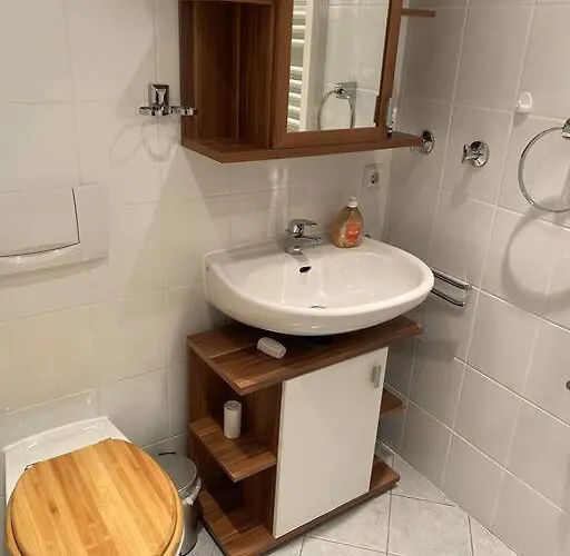 2 Schlaf- & 2 Badezimmer - Direkte Busverbindung Bis Koeln Hbf, Messe