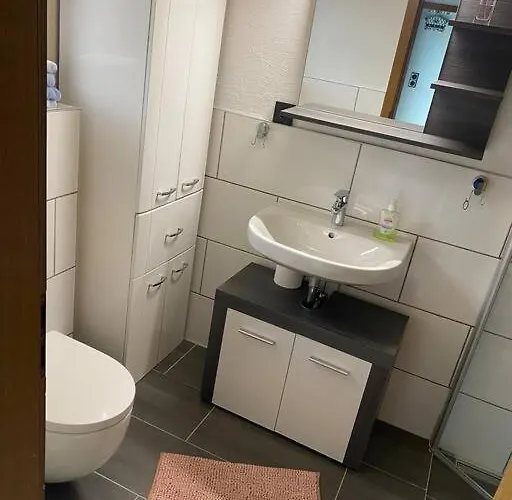 2 Schlaf- & 2 Badezimmer - Direkte Busverbindung Bis Koeln Hbf, Messe Apartament Leverkusen