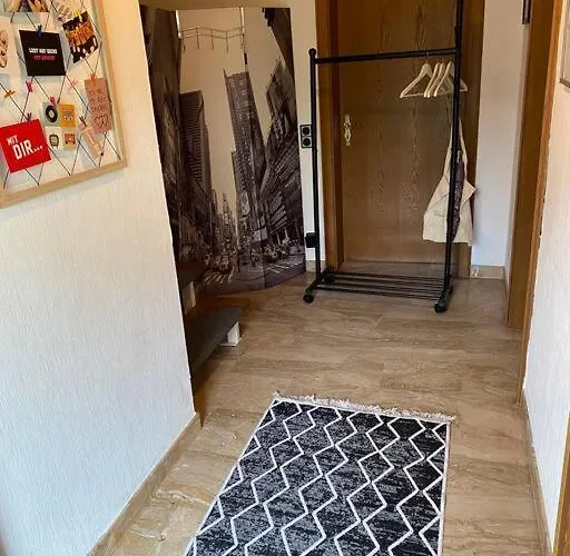 2 Schlaf- & 2 Badezimmer - Direkte Busverbindung Bis Koeln Hbf, Messe Appartement